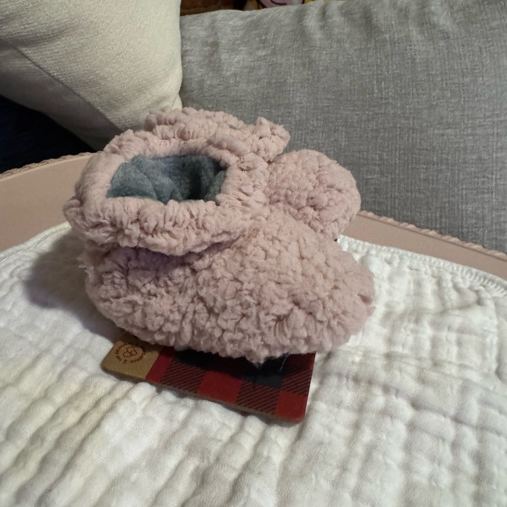 Dearfoams Pink Plush Baby Booties